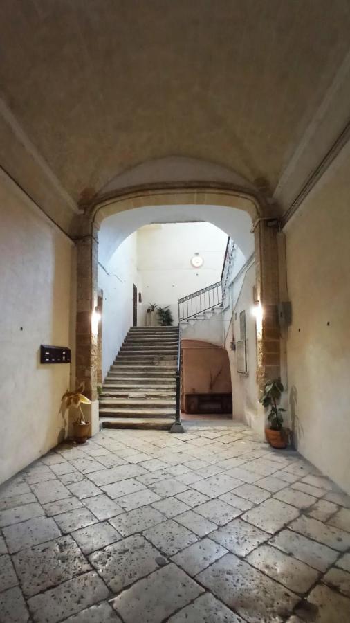 Palazzo Saraceno Apartment-Taras Tarente Extérieur photo